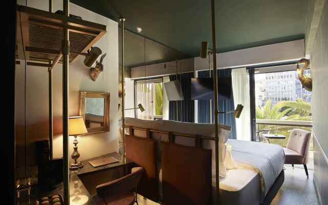 Skylark, Aluma Hotel & Resort
