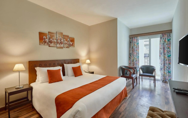 Golden Carven Hotel
