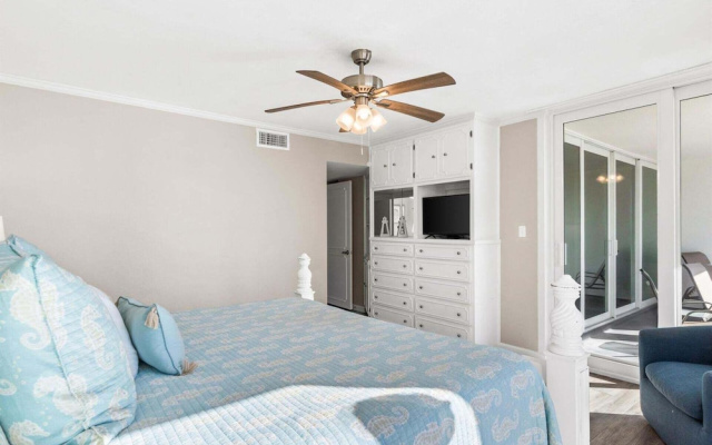 Shoreline Towers 1115 2 Bedroom Condo