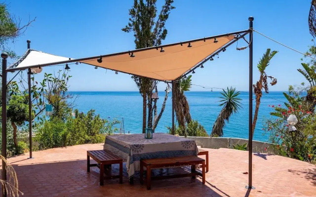 Outstanding beachfront villa Fuengirola