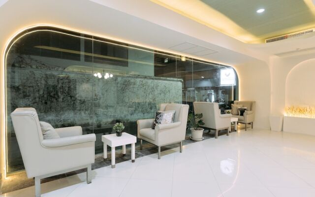 Tori Crown Hotel