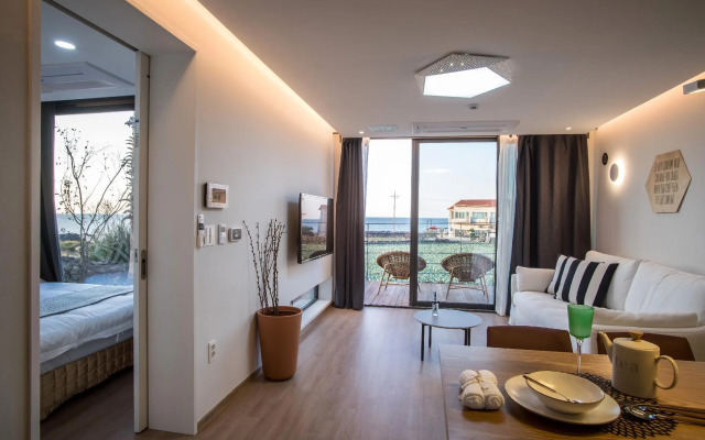 Aewol Bada Town House