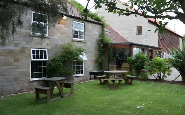 Cottage Lea's Country Hotel & Restaurant