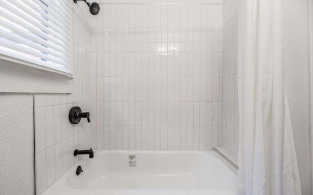 Satoshi Hideout Living