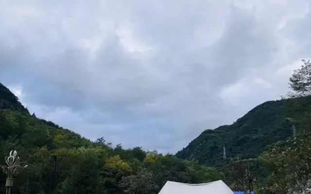 Langji Mizang Hotel