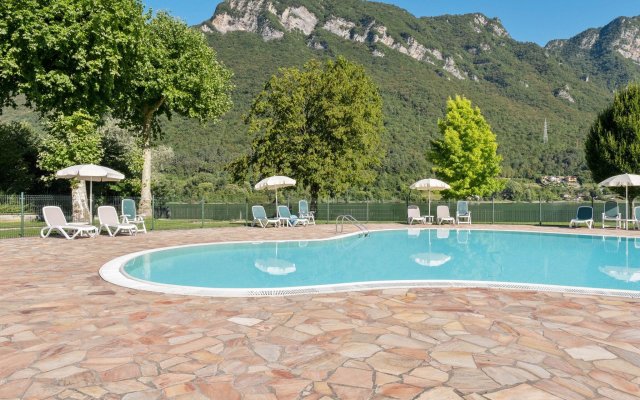 Nice apartment for 4-6 people, surrounded by mountains, directly on the Idro