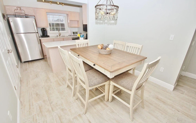 Colony Beach Club 241