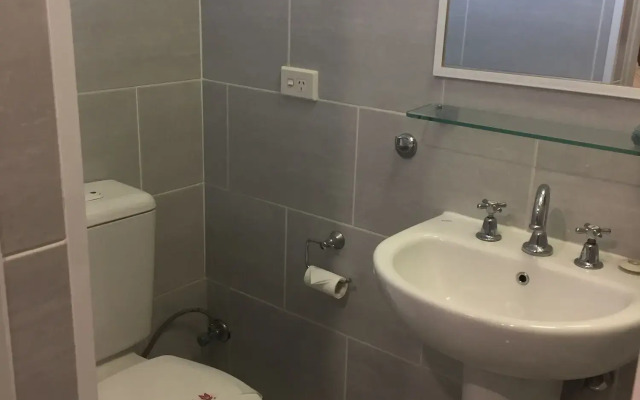 Across Country Motel and Serviced Apartments