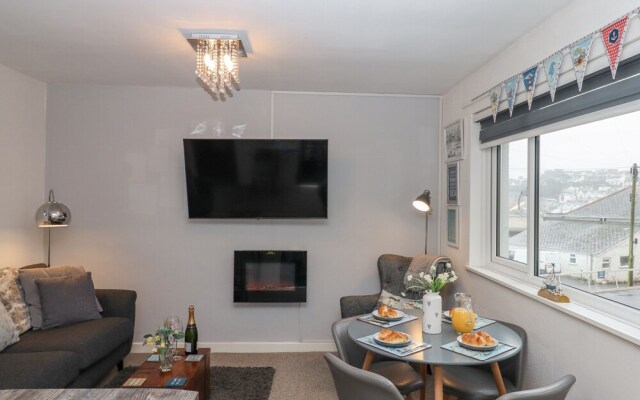 3 Dolphin Court