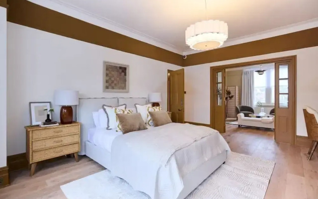 The Rosebery Retreat - Inviting 4bdr With Garden
