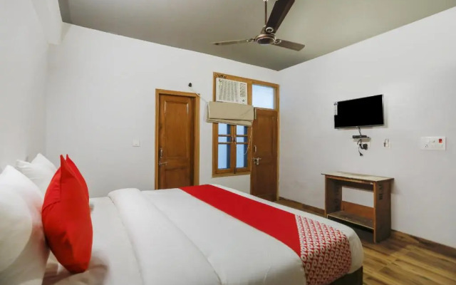 Hotel Discovery by OYO Rooms