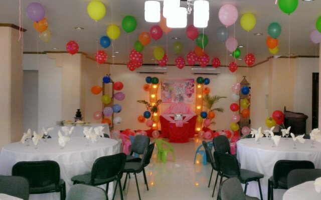 La Charica Inn & Suites