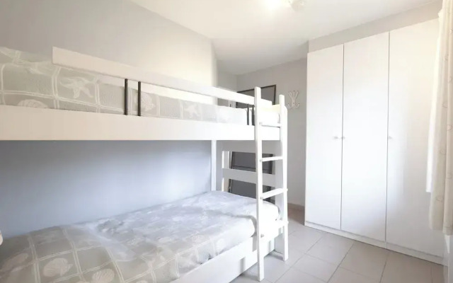 Bright Apartment With Terrace in Oostduinkerke