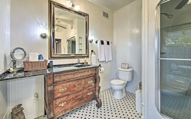 The Lilly House: Historic Glen Rose Home w/ Porch!