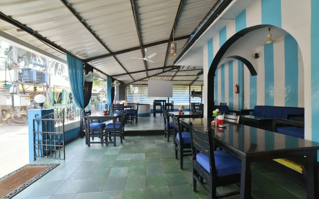 Oyo 30128 Reddys Hotel