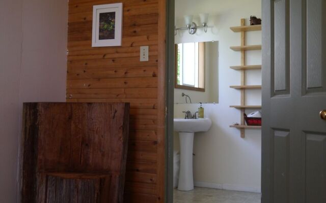 Tofino Travellers Guesthouse