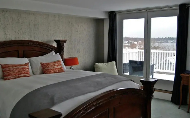 Camden Harbour Inn