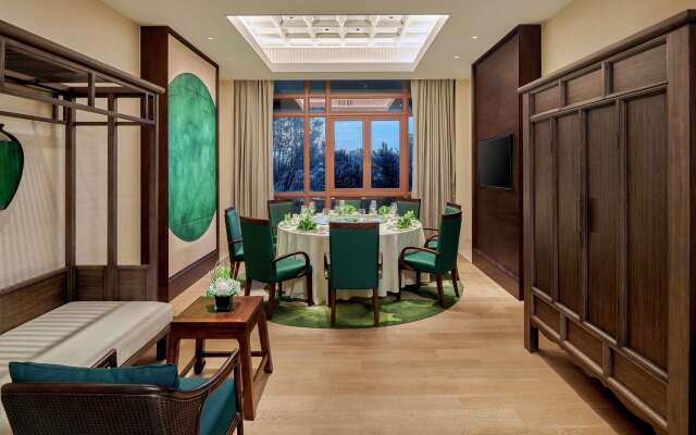DoubleTree by Hilton Shanwei