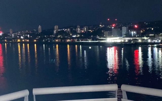 London Riverside Apartment-2 Bed-freep-balcony