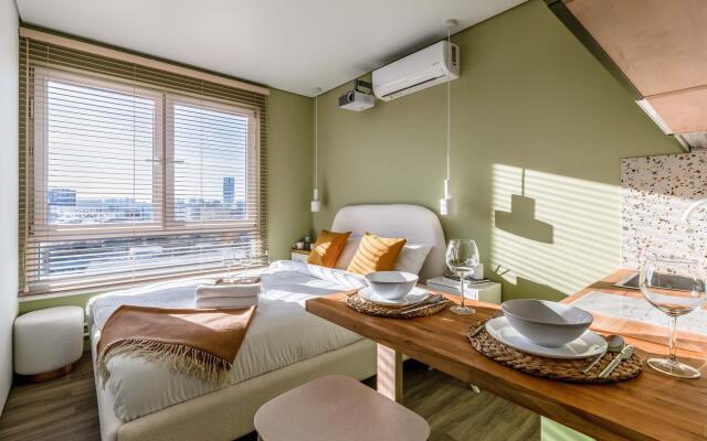 In an apartment on Sokolnicheskiy Val street 1