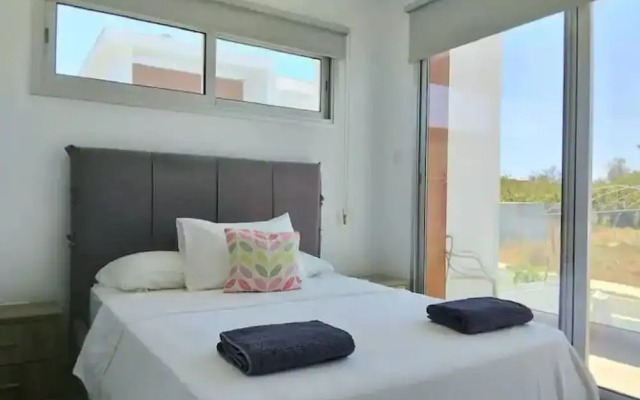 Beautiful Detached Modern Villa With Pool