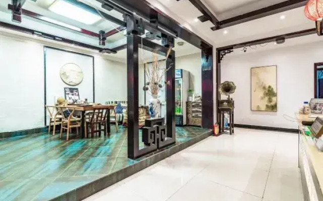 Fenghuang Dongliyuan Inn