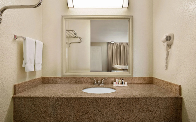 Super 8 by Wyndham Corsicana