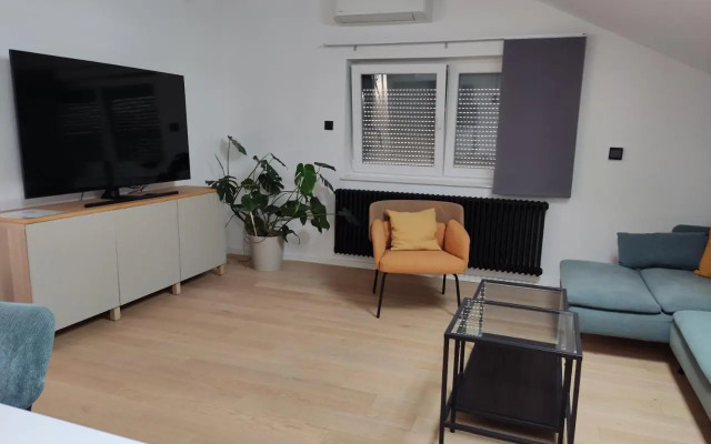 Guesthouse Porto 100m see, close Sandy beach, Pebble beach