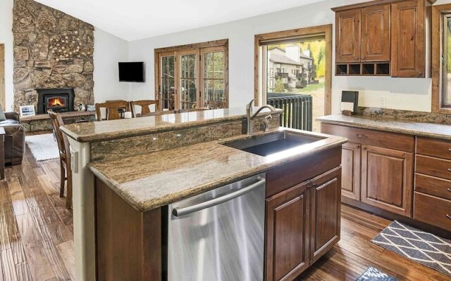 Timberfalls 1005 3 Bedroom Condo by RedAwning