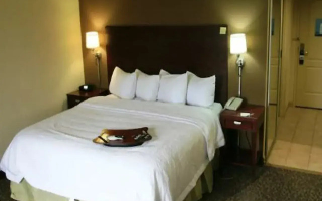 Hampton Inn & Suites West Point