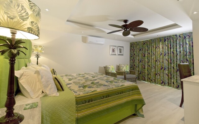 Three Palms (Adults only)