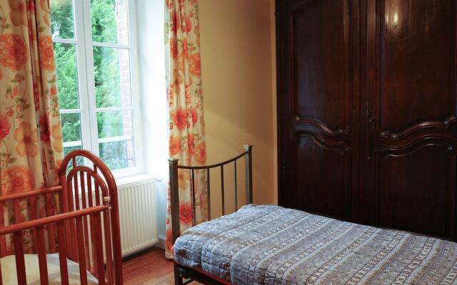 Cozy Holiday Home with Garden in Cernoy-en-Berry France