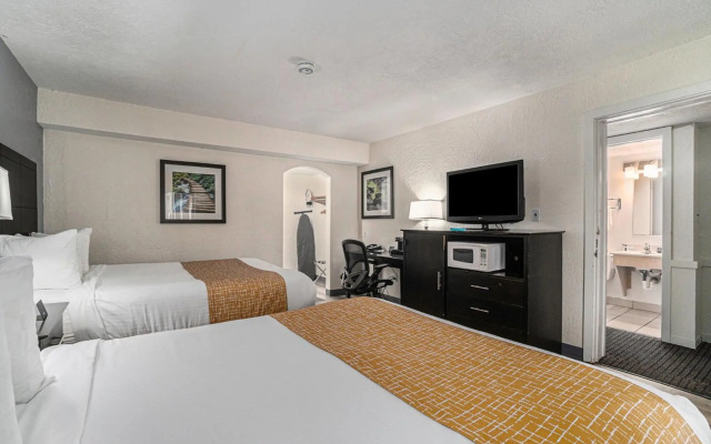 Travelodge by Wyndham Traverse City MI