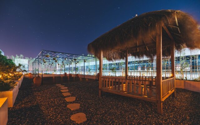 Atour Hotel High Speed Railway Station Maoming