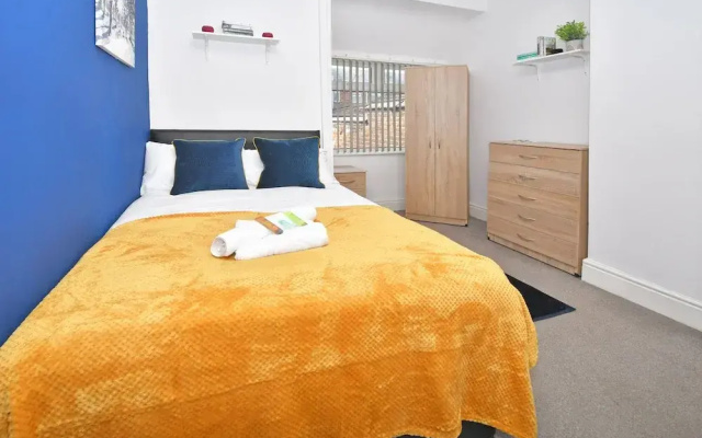 Townhouse @ 115 Walthall Street Crewe