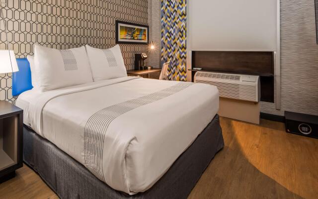 GLō Best Western Brooklyn NYC