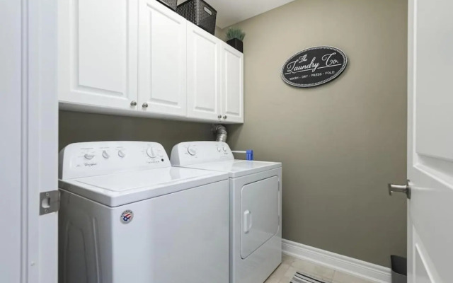 Exceptional 3 BDRM Townhome - 4 Seasons Rental