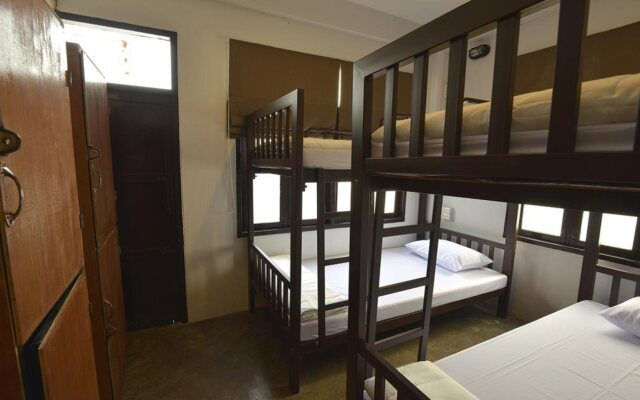 Some Rest Hostel Khao San