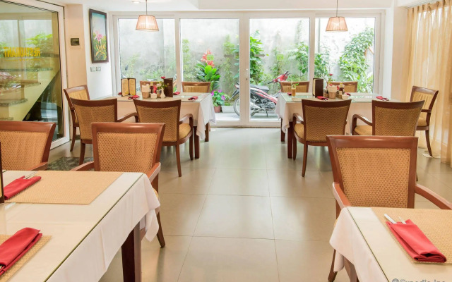 Golden Sunshine Villa Hotel and Travel
