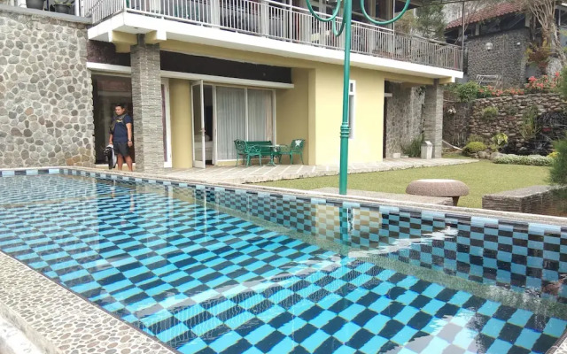 Villa Danau 5 Bedroom for 50 pax