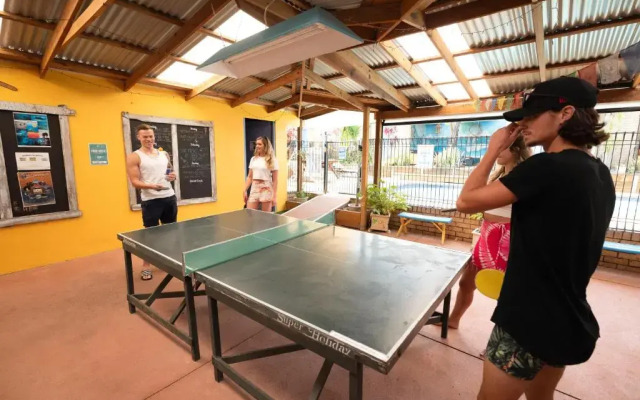 Ozzie Pozzie Backpackers