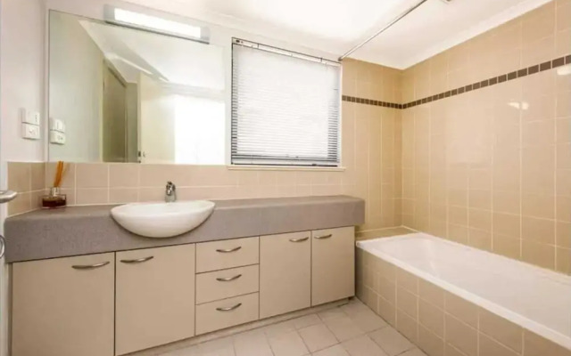 Conveniently Located 2 Bedroom Apartment In The CBD