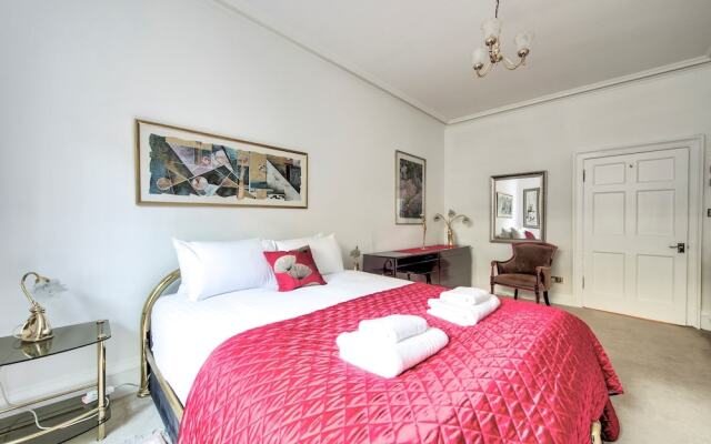 Beautiful One Bedroom in Edinburgh's Town Centre