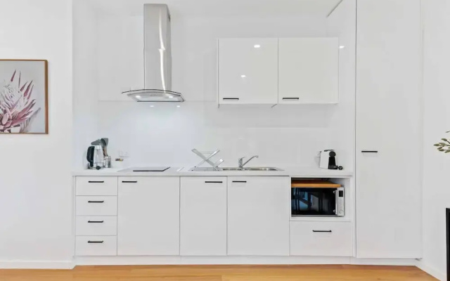 Stunning Studio Apartment Near Public Transport
