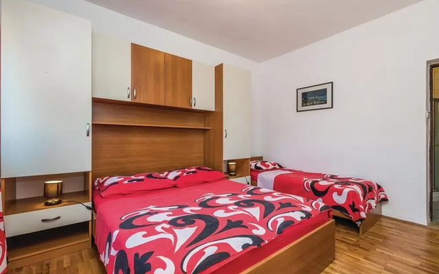Amazing Home in Dinjiska With Wifi and 1 Bedrooms