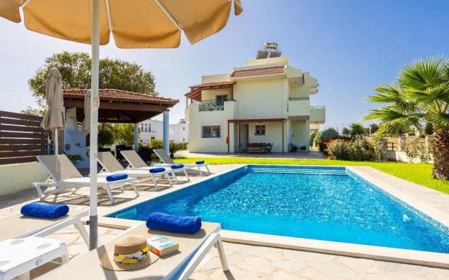 Amphitrite Villa in Gennadi