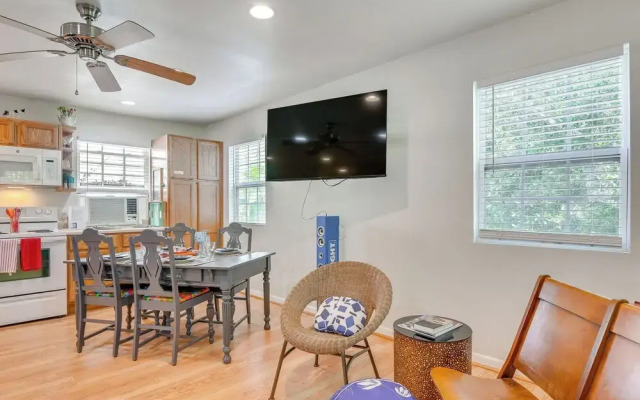 Private Beach Pass: Cozy Galveston Apartment!