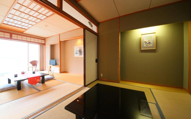 Crystal View Hotel	