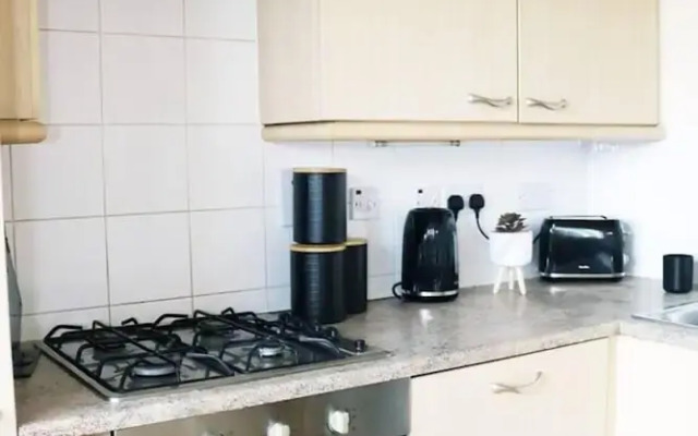 Comfy Duplex 2-bed Apartment in Milton Keynes