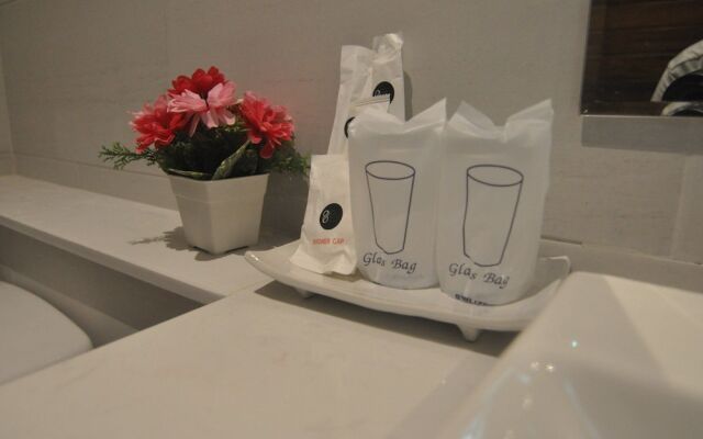 The Eight Ratvithi House